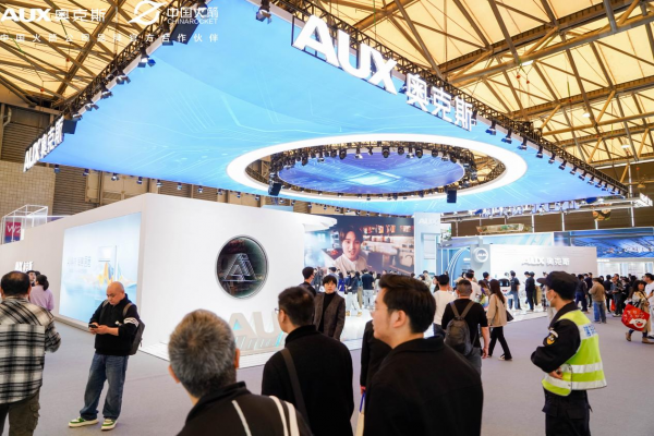AWE2025展现AI科技落地智慧家居场景AG真人试玩平台智能家居新时代奥克斯空调(图3)
